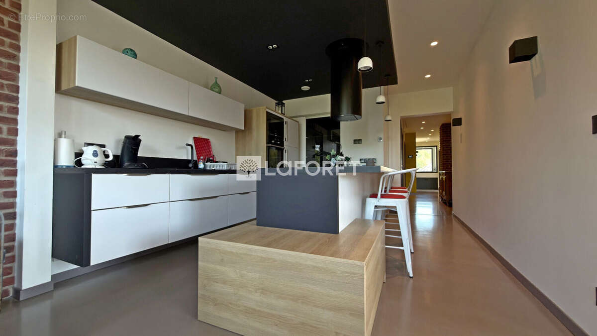 Appartement 5 pièces lumineux à vendre à Mercury - Rare sur le marché ! - photo 2