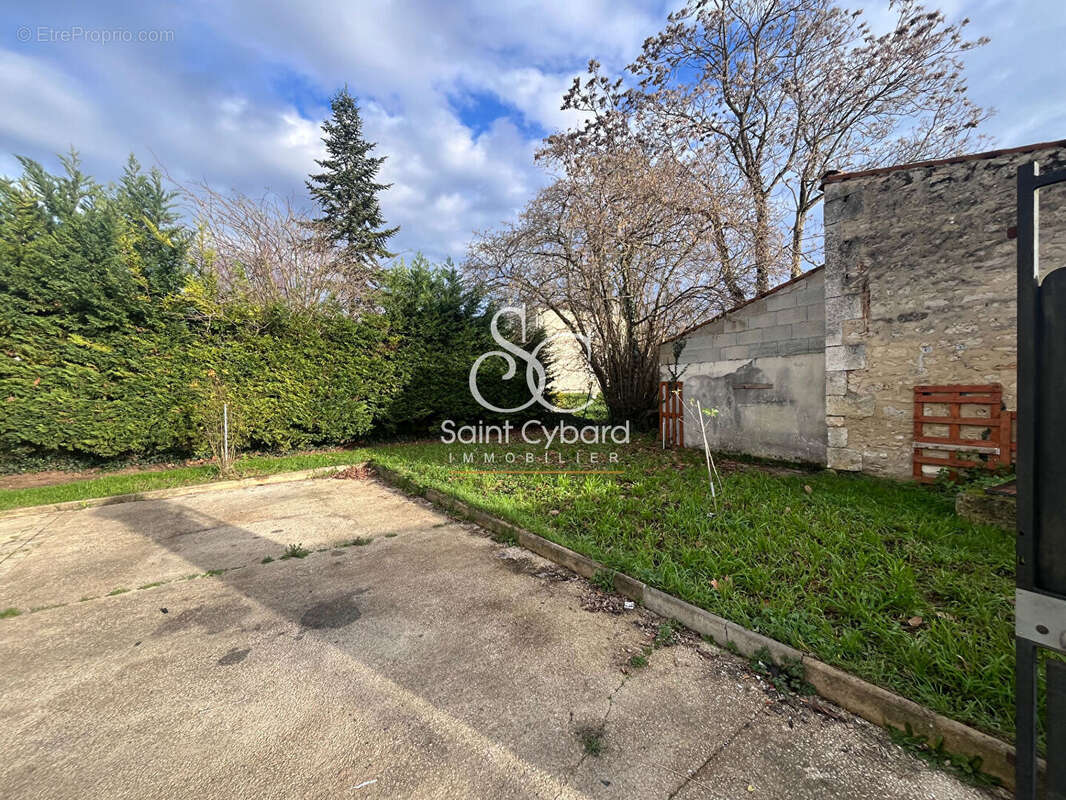 Maison à SAINT-YRIEIX-SUR-CHARENTE