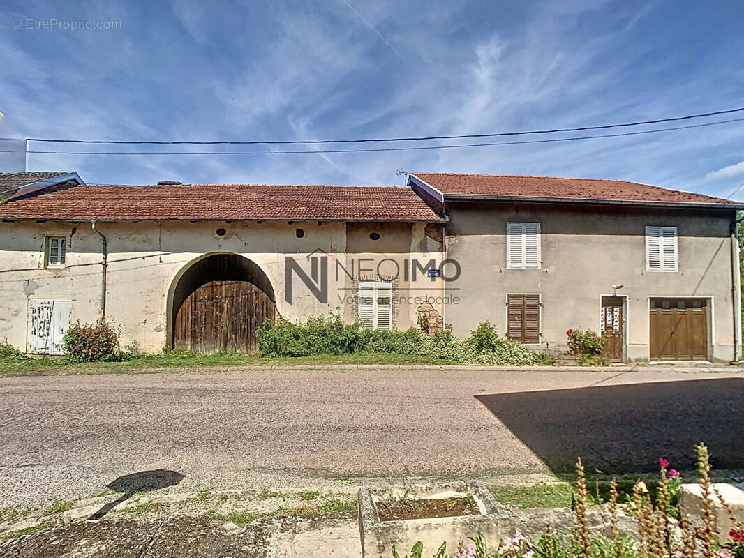 Maison à THIRAUCOURT