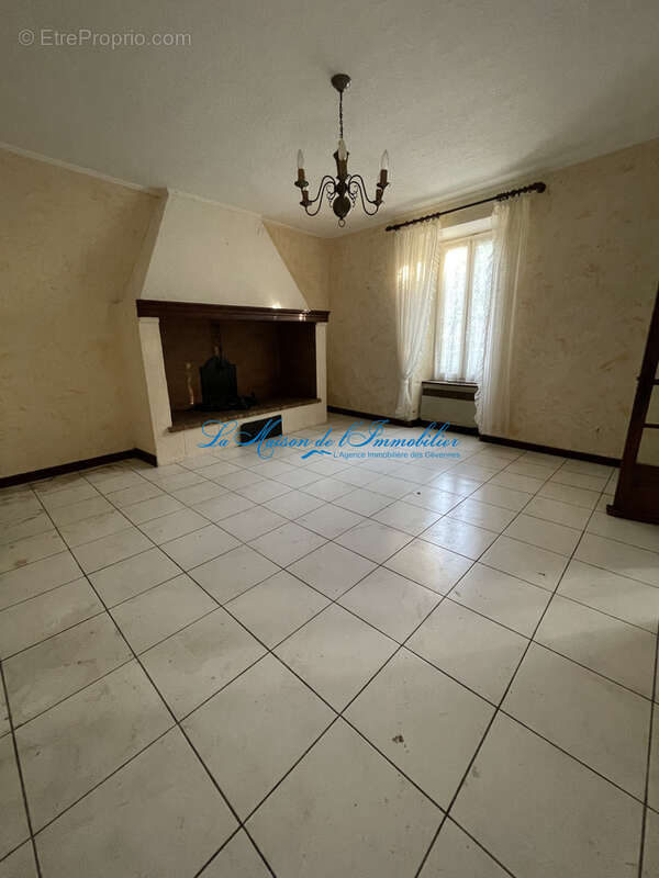 Saint Théodorit- Maison avec de 2 logements sur 532m2 de terrain - photo 7