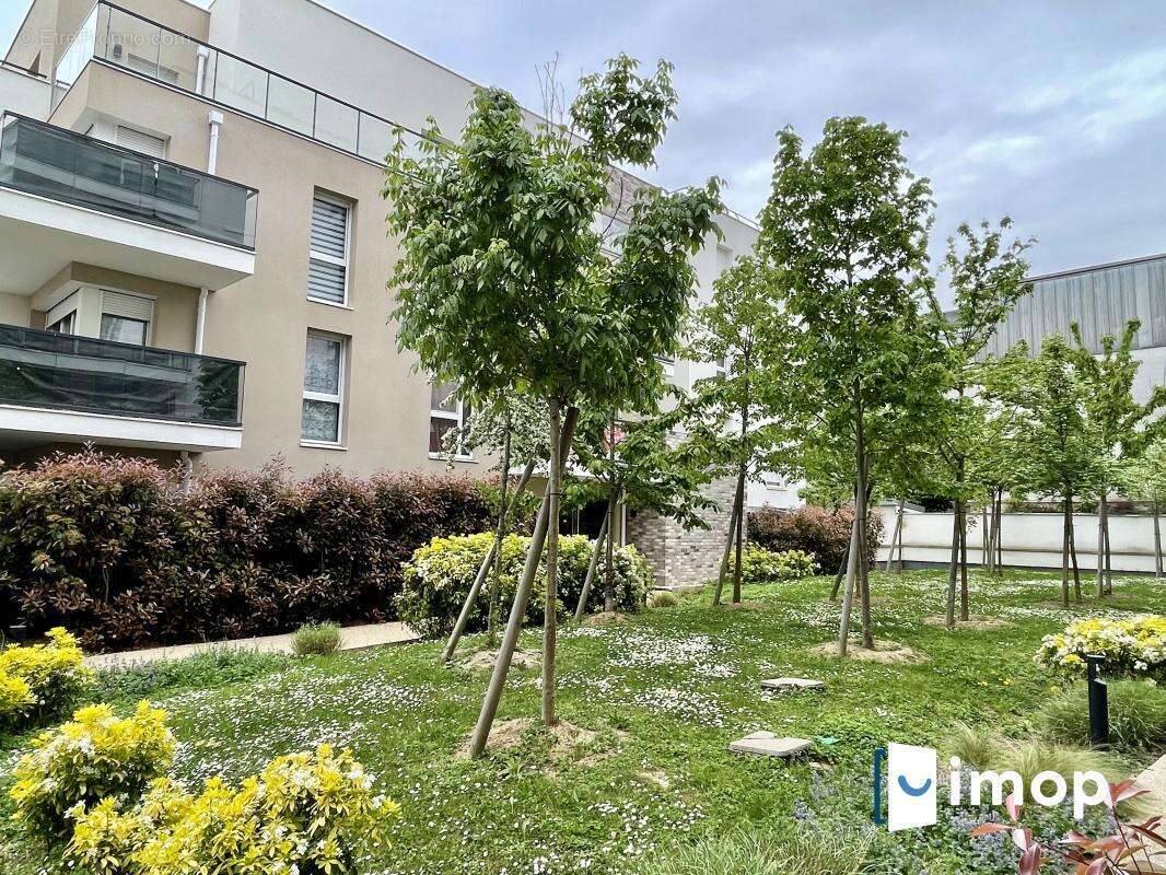 Appartement à LES PAVILLONS-SOUS-BOIS