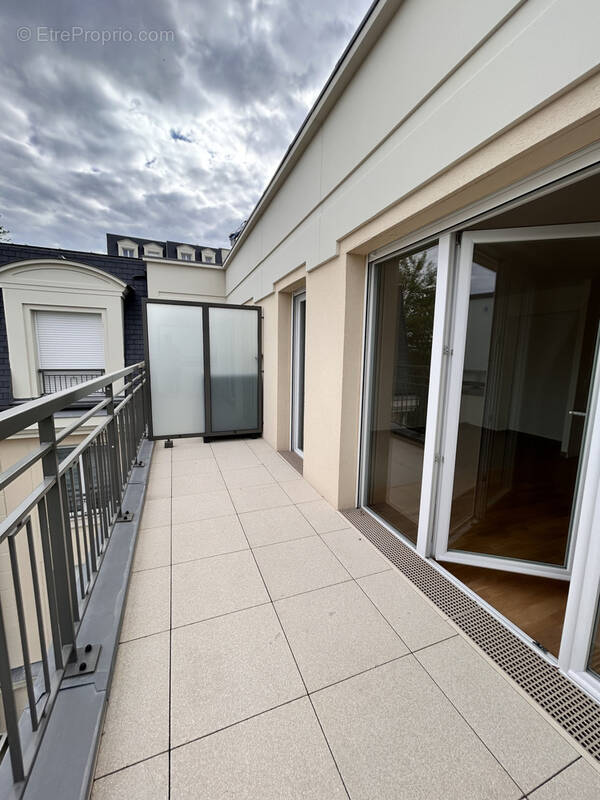 Appartement à SARTROUVILLE