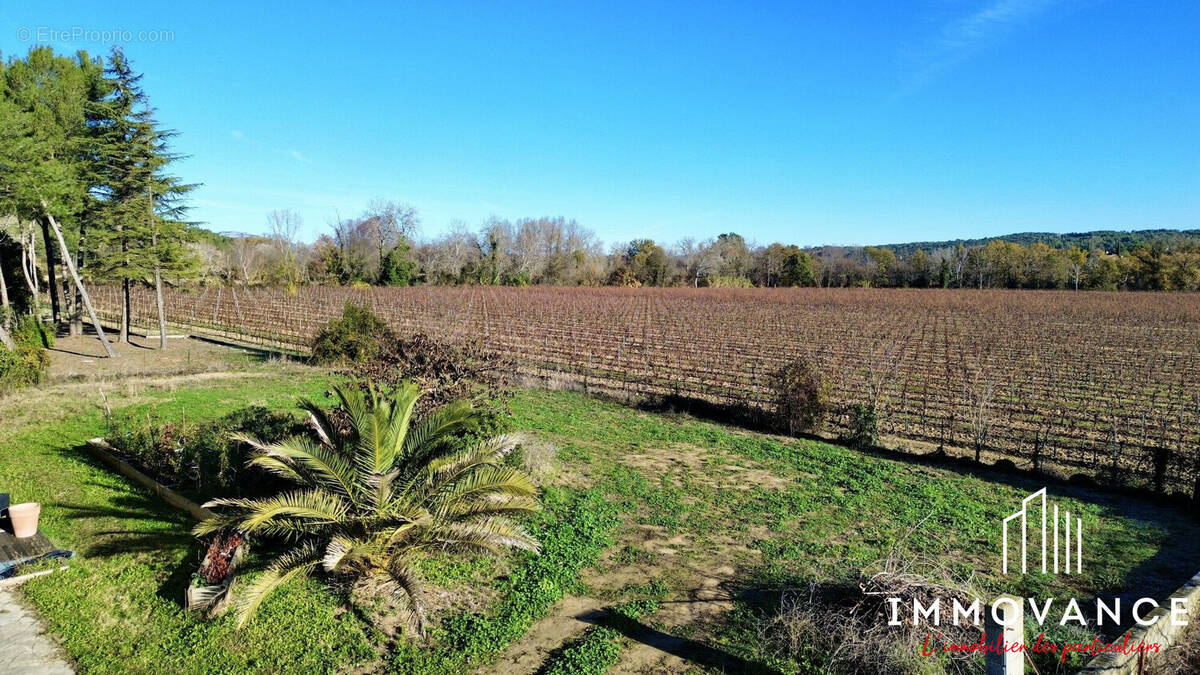 Terrain à SAINT-CLEMENT-DE-RIVIERE