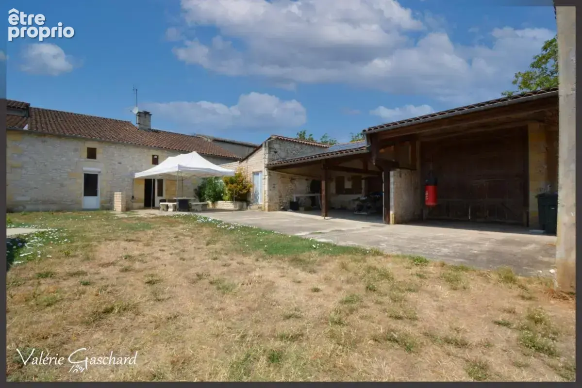 Maison en pierre de caractère (235 m²) – Dépendances, Jardin & Piscine à  SAINT ANTOINE DE BREUILH (24) - photo 11