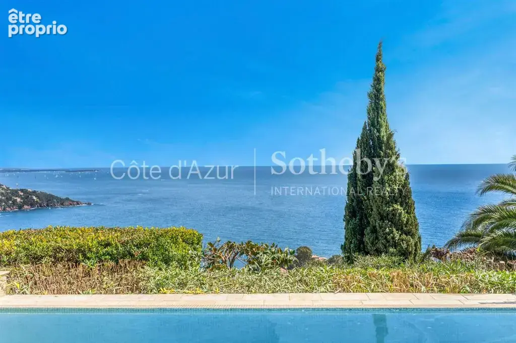À vendre – Villa de charme avec vue mer et massif de l’Estérel, dans domaine sécurisé au Trayas - photo 19