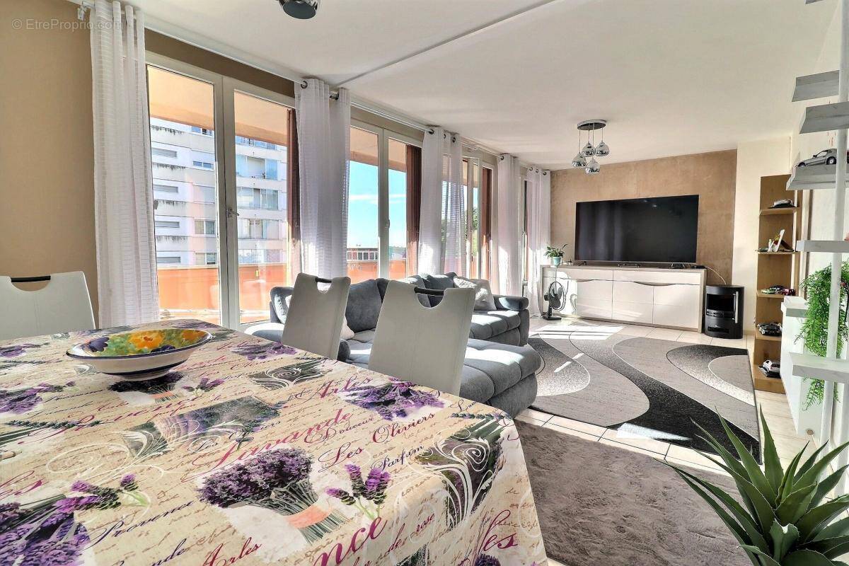 Appartement à CHENOVE