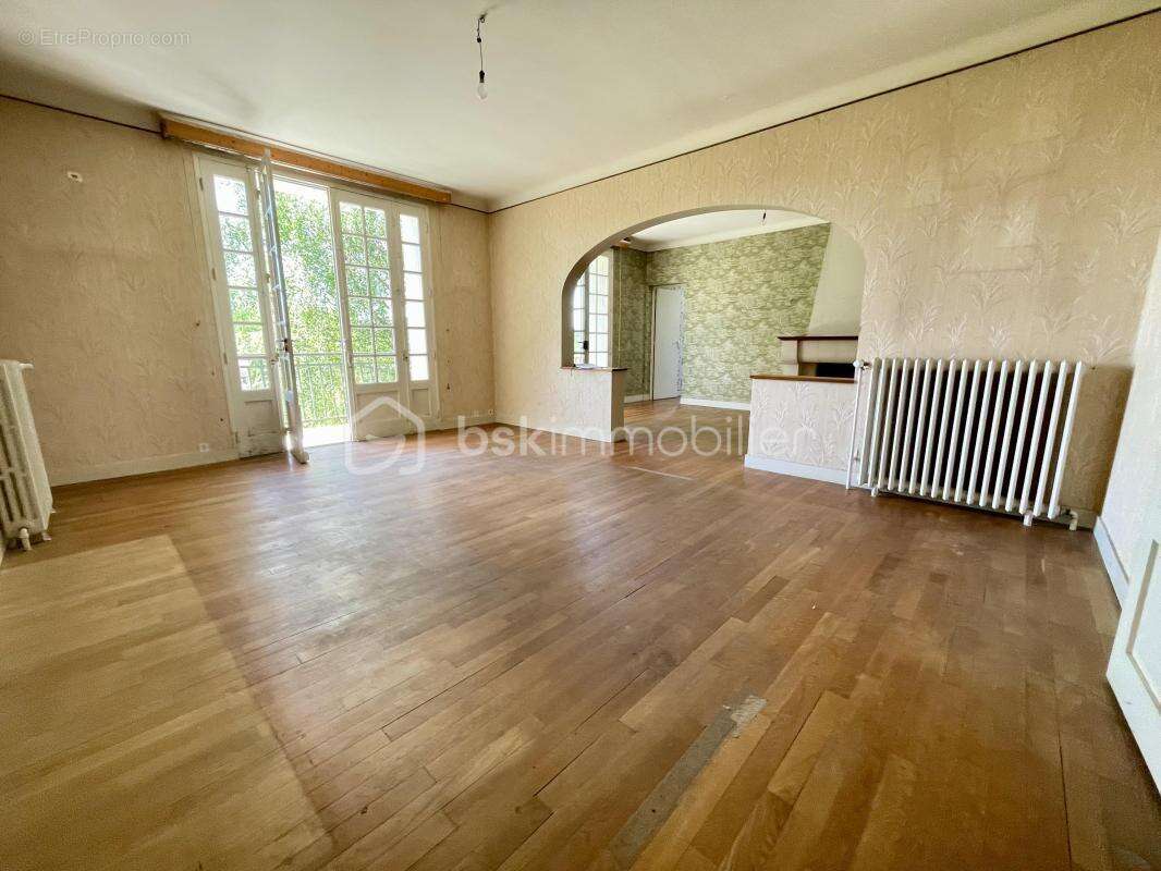 Maison de caractère avec fort potentiel – montmorillon - photo 3