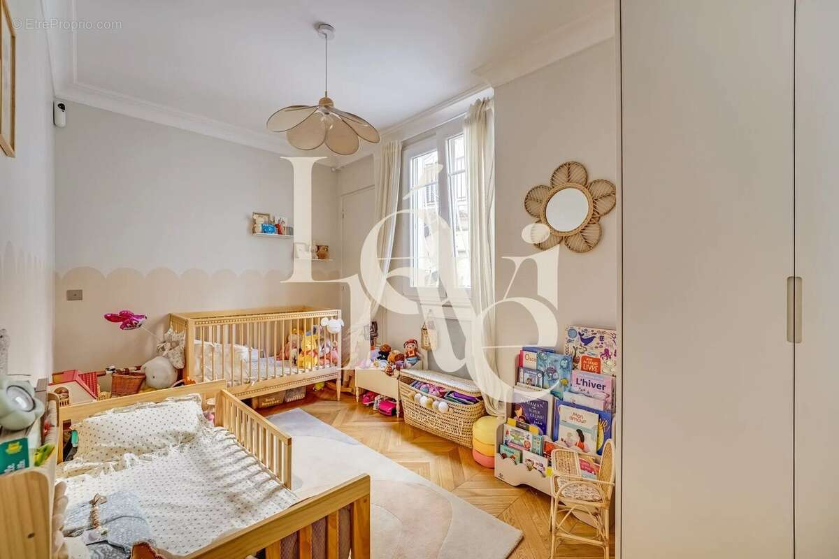 Appartement à PARIS-16E
