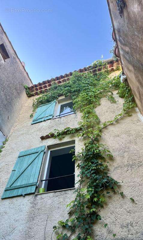 Maison à LES MAYONS