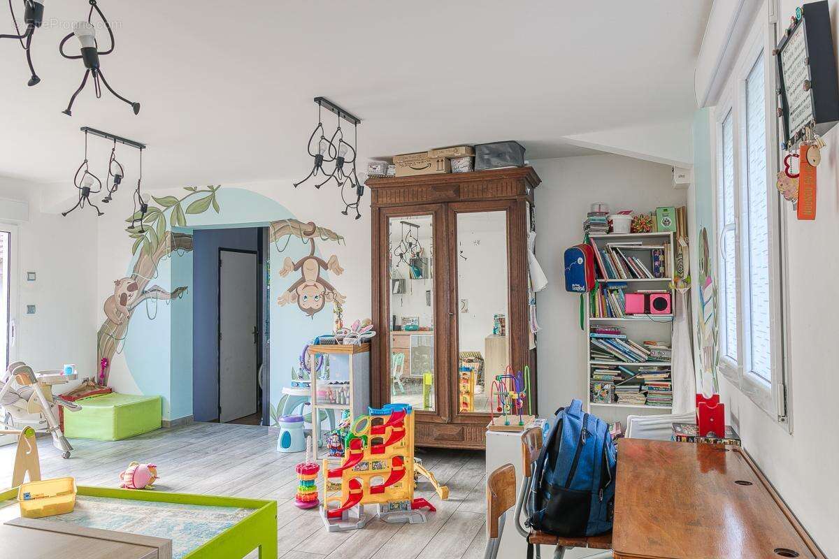 Maison 160 m² à Auberives-Sur-Vareze  - photo 20