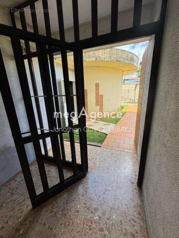 Local commercial 58 m2 cayenne - photo 10