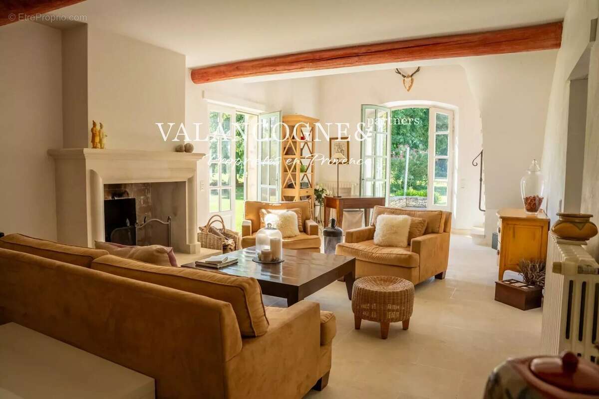 Mas Provençal de Charme avec Piscine et Tennis à Vendre - photo 11