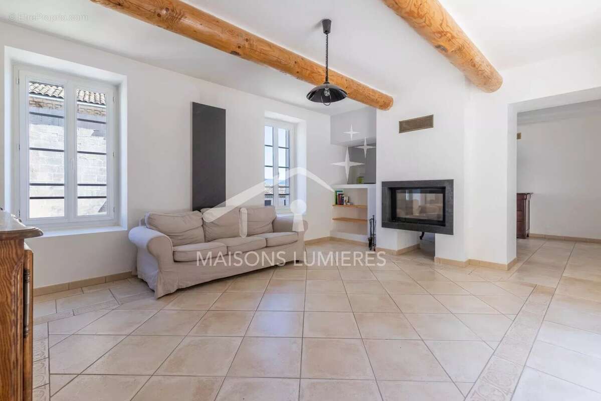 Maison à SAINT-SATURNIN-LES-APT