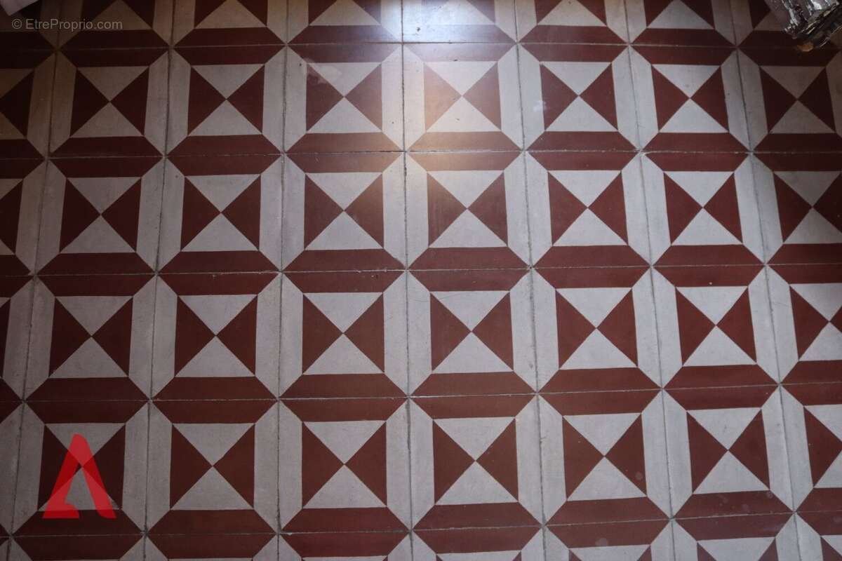 Maison vigneronne avec grand potentiel et piscine - photo 15