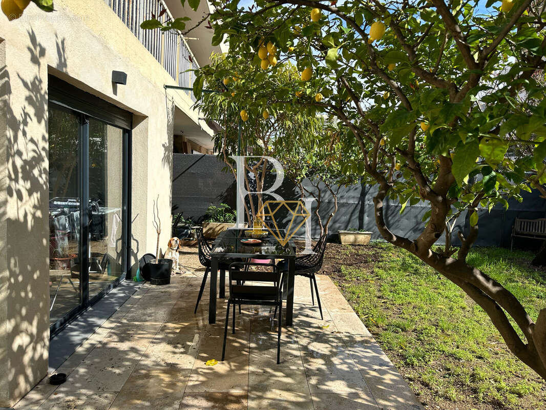 Appartement à SAINT-LAURENT-DU-VAR