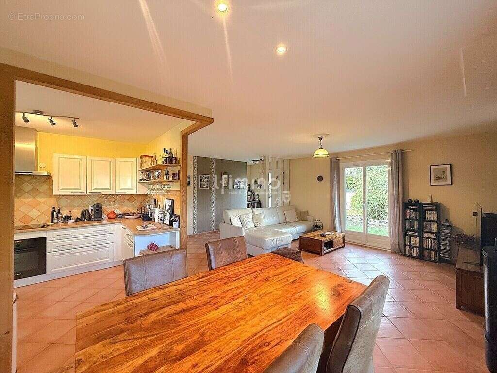 Maison à SAINT-MICHEL-DE-RIEUFRET