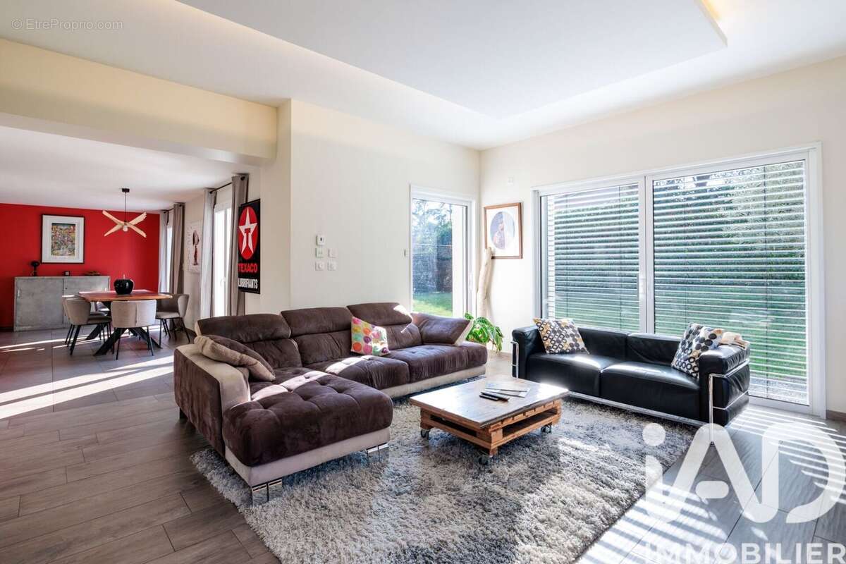 Photo 7 - Maison à SAINT-GENIS-LES-OLLIERES