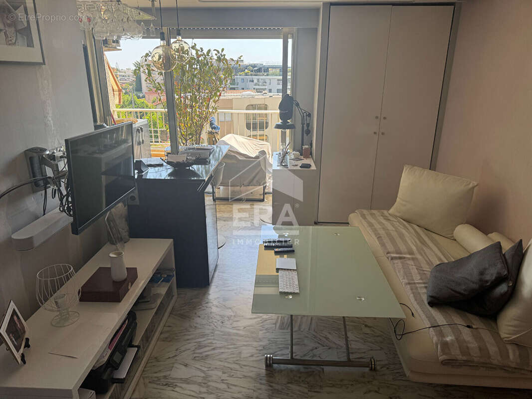 Appartement à SAINT-LAURENT-DU-VAR