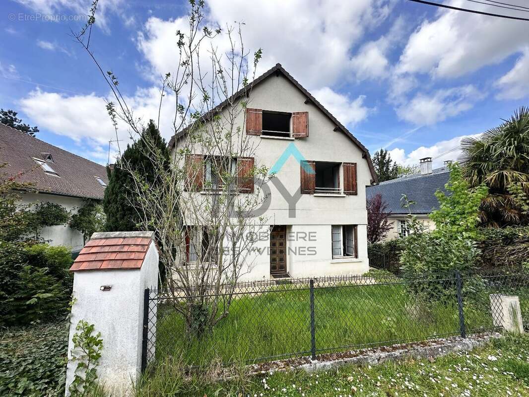 LE PECQ - Domaine de Grandchamp .Maison 175 m2 5 chambres - Au calme - photo 17