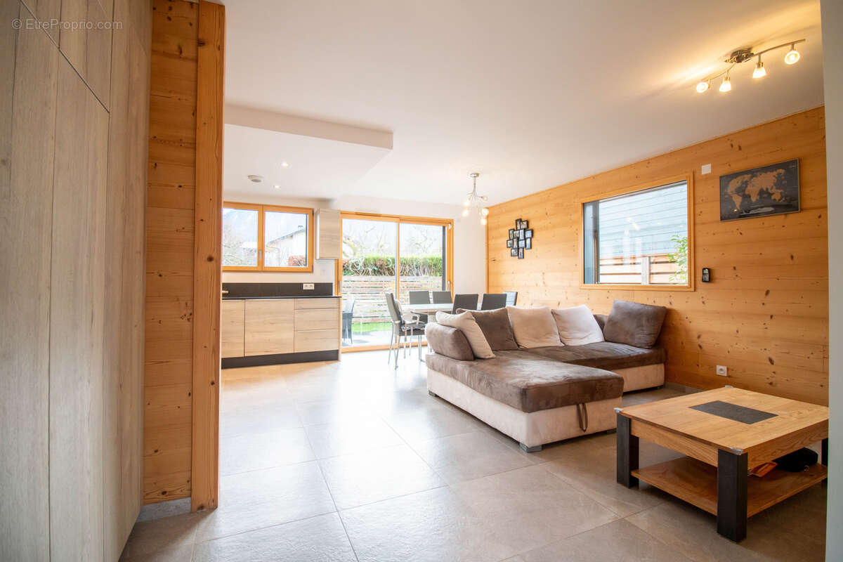 Maison à SAINT-PIERRE-EN-FAUCIGNY