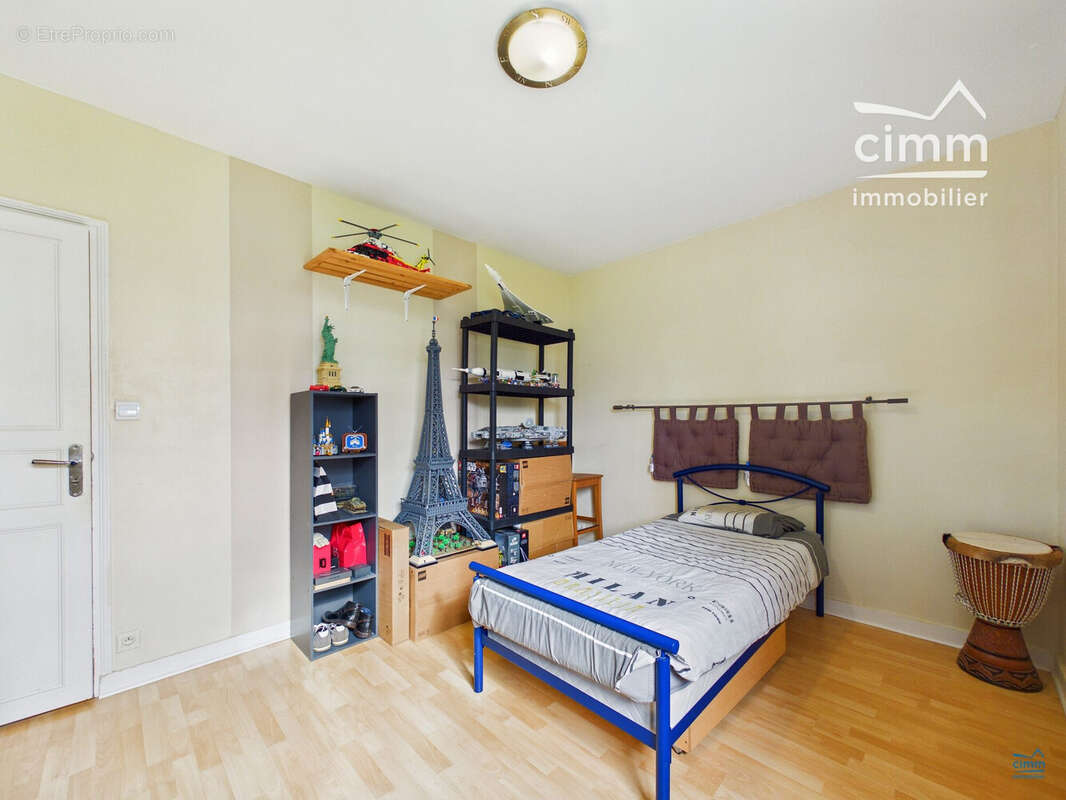 Maison 177 m² à Neuille  - photo 8