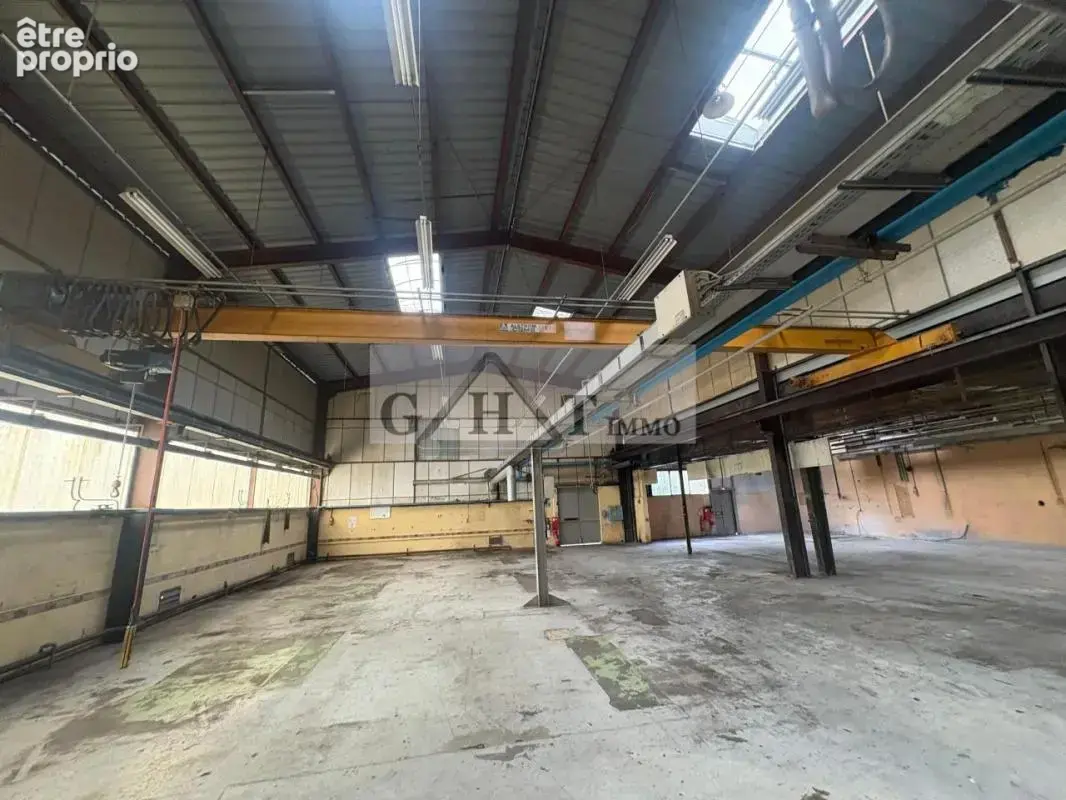 Photo Commerce à Vaux-Le-Penil au prix de 2 400 000€