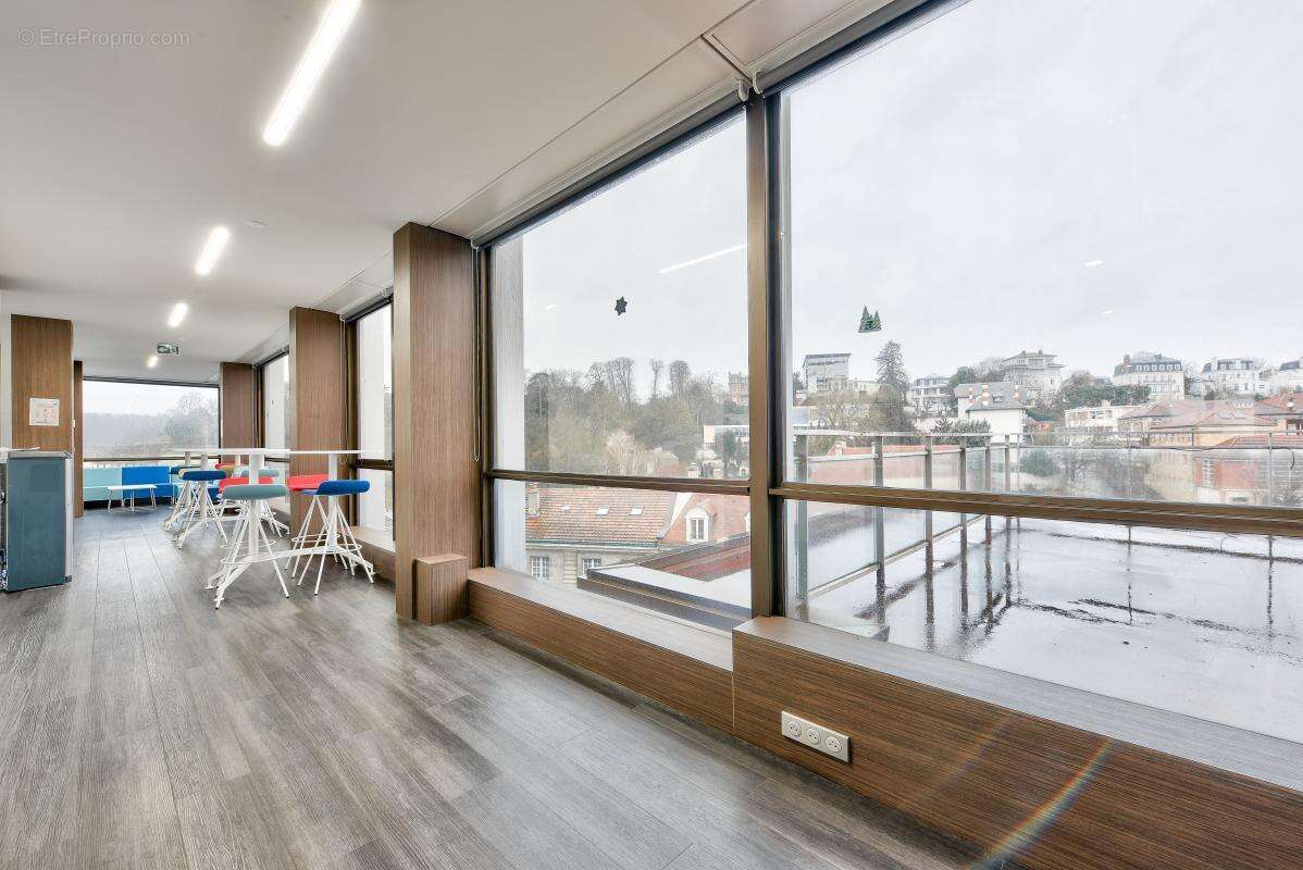 Commerce à SAINT-CLOUD