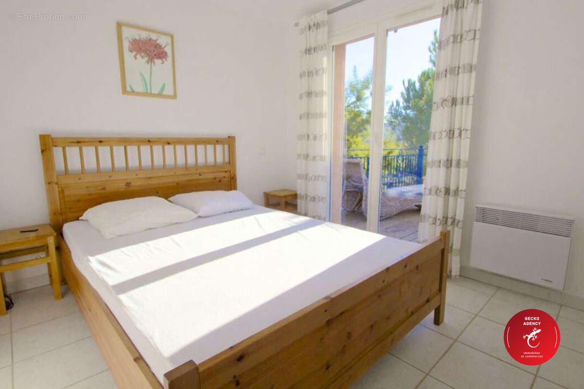 Maison à ROQUEBRUNE-SUR-ARGENS