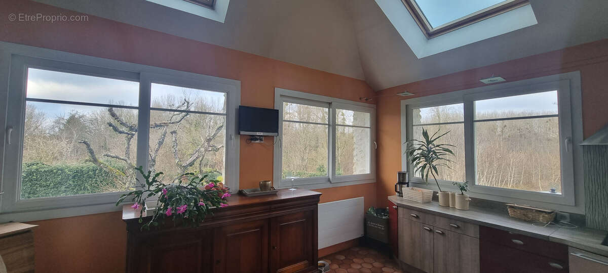 Maison à LES ORMES-SUR-VOULZIE