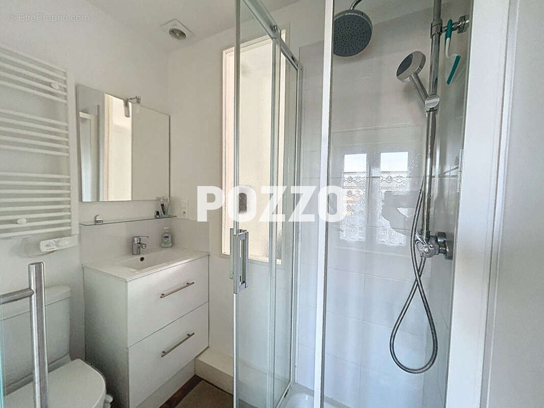 Appartement à DONVILLE-LES-BAINS