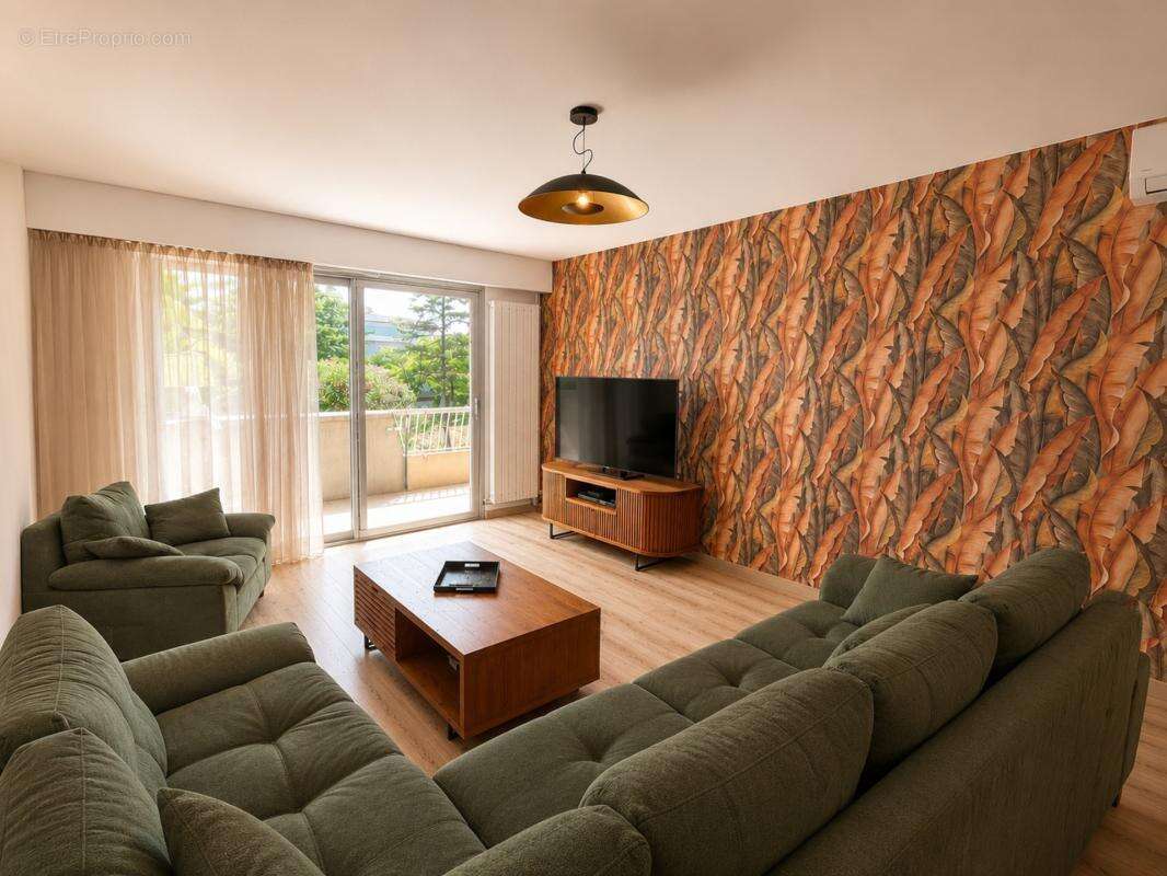 Appartement - 5 pièces - Vue Parc - Cave - Parking - Piscine - Tennis - Parc - Ligne 5 Tramway - Proche Parc Montcalm - photo 3