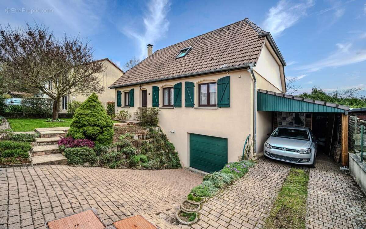 Maison à VELAINE-EN-HAYE