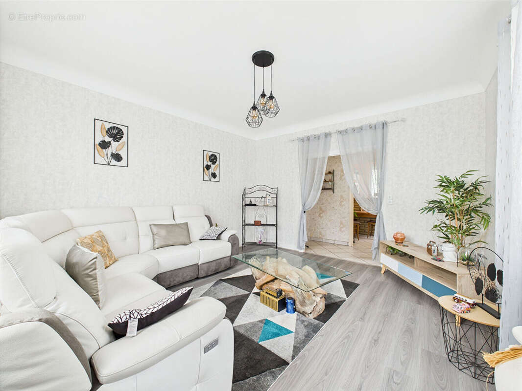 Maison à SAINT-ELOY-LES-MINES