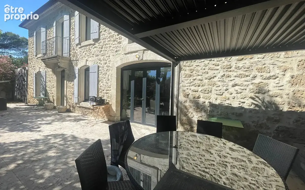 Mas de 273 m² habitable avec piscine et dépendances sur 5810 m² de jardin clos arboré. - photo 11
