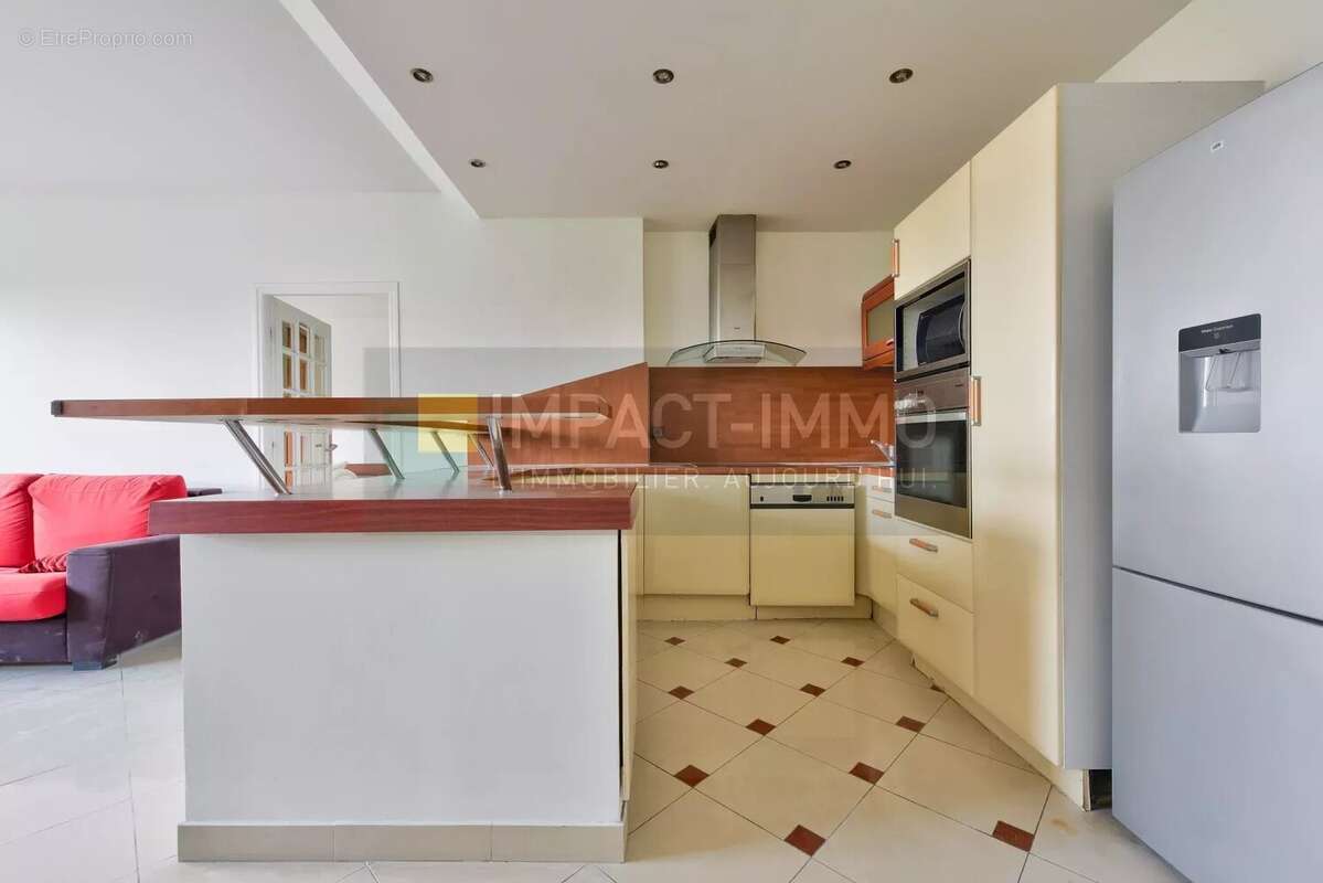 Appartement à COURBEVOIE