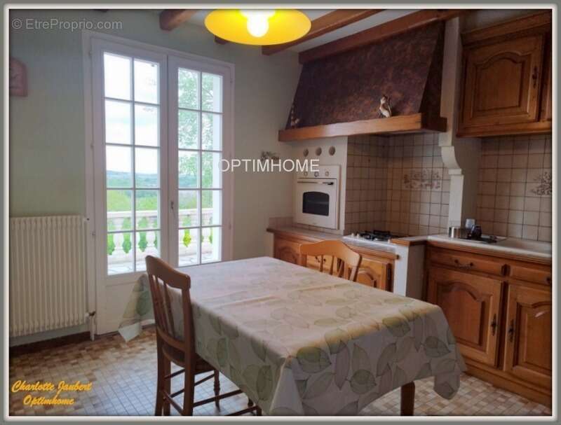 Maison à MONTMOREAU-SAINT-CYBARD