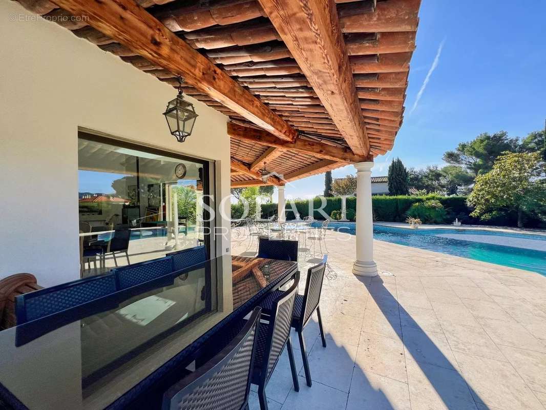 Maison à MANDELIEU-LA-NAPOULE