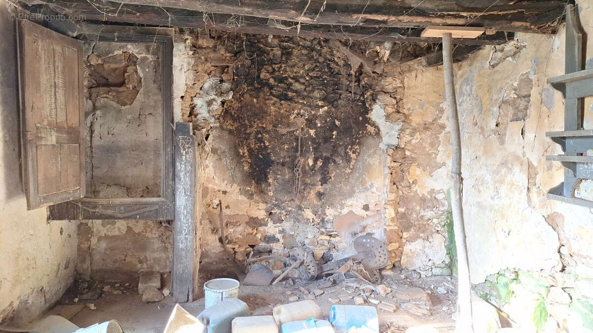 Maison à MAZEYROLLES