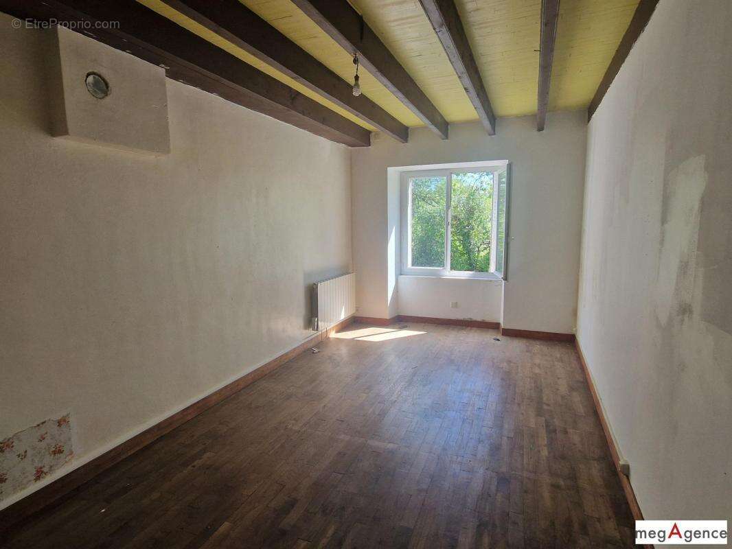 Maison - dépendance - Terrain 2390 m² - Bâtiment de 300 m² - idéal jardin - photo 4