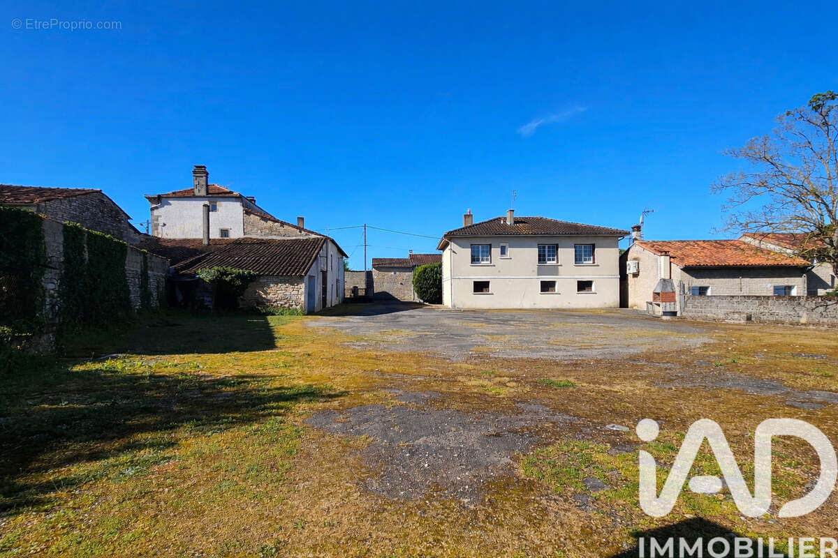 Photo 1 - Maison à JUILLE