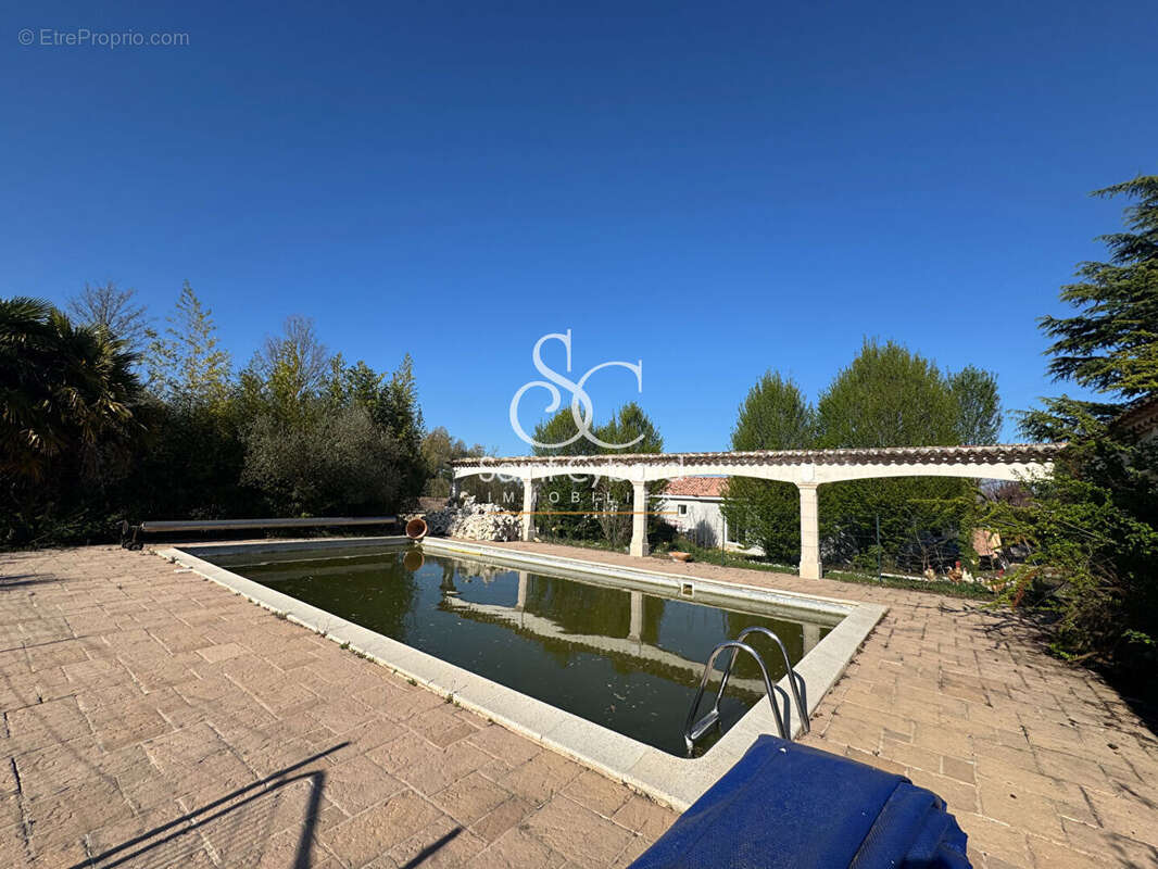 Maison à ROULLET-SAINT-ESTEPHE