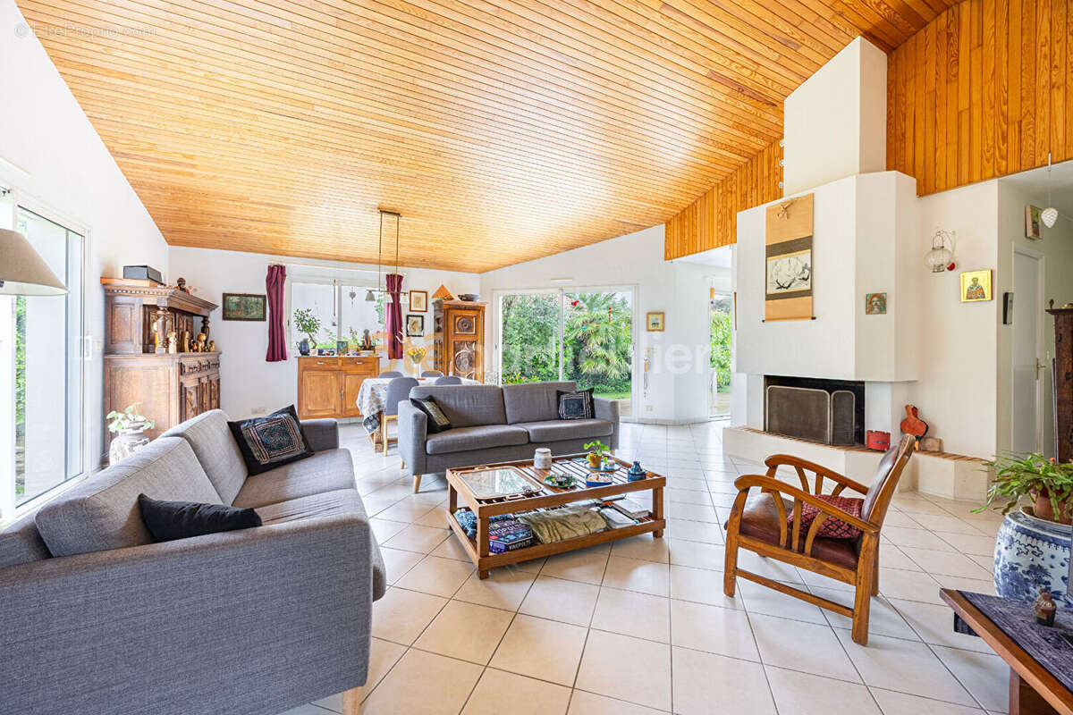 Basse goulaine -- maison familiale 194 m²  -- 5 chambres -- proche centre en impasse -- garage & jardin - photo 5