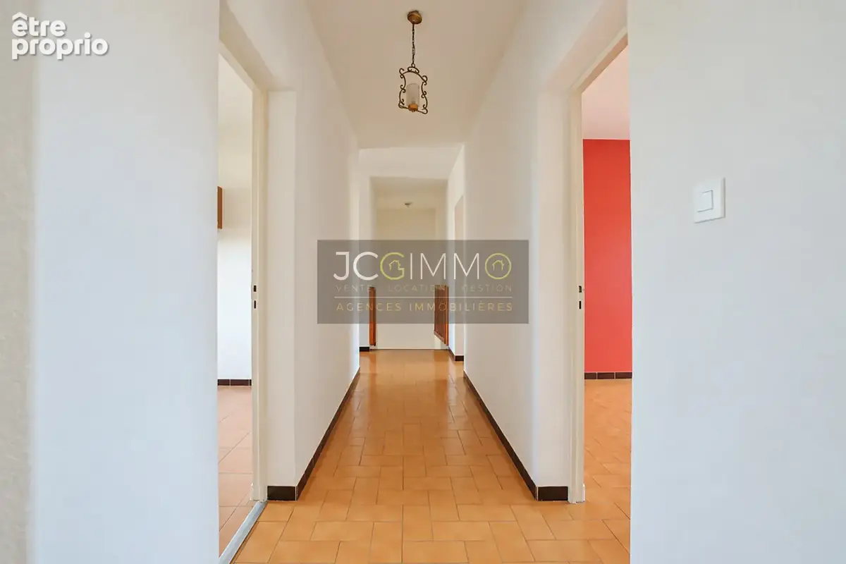 T4 de 87.5 m2 avec terrasse, garage et parking privatif ! - photo 16