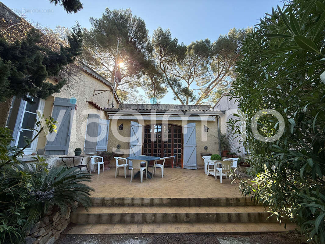 Maison Sanary Sur Mer 5 pièce(s) 190 m2 - photo 2