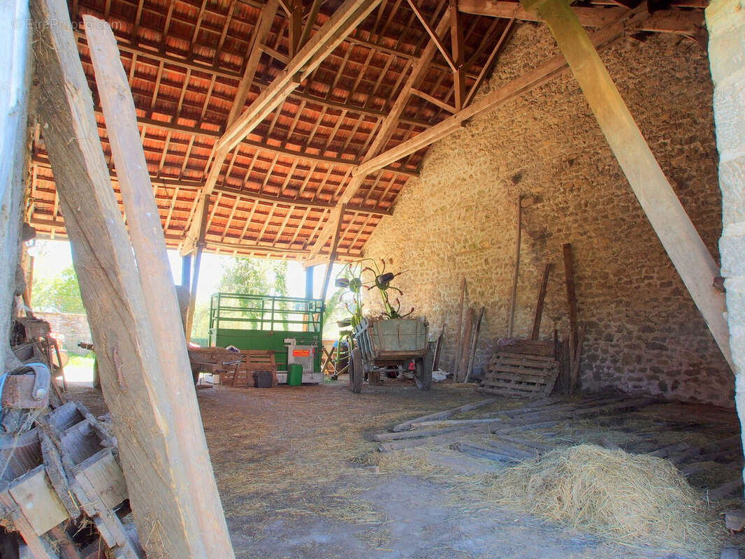 Maison 150 m² à La Villetelle  - photo 3