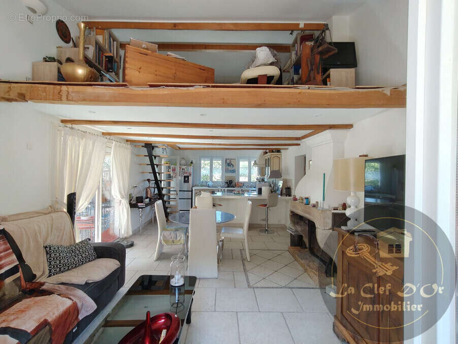 Maison à LES ADRETS-DE-L&#039;ESTEREL