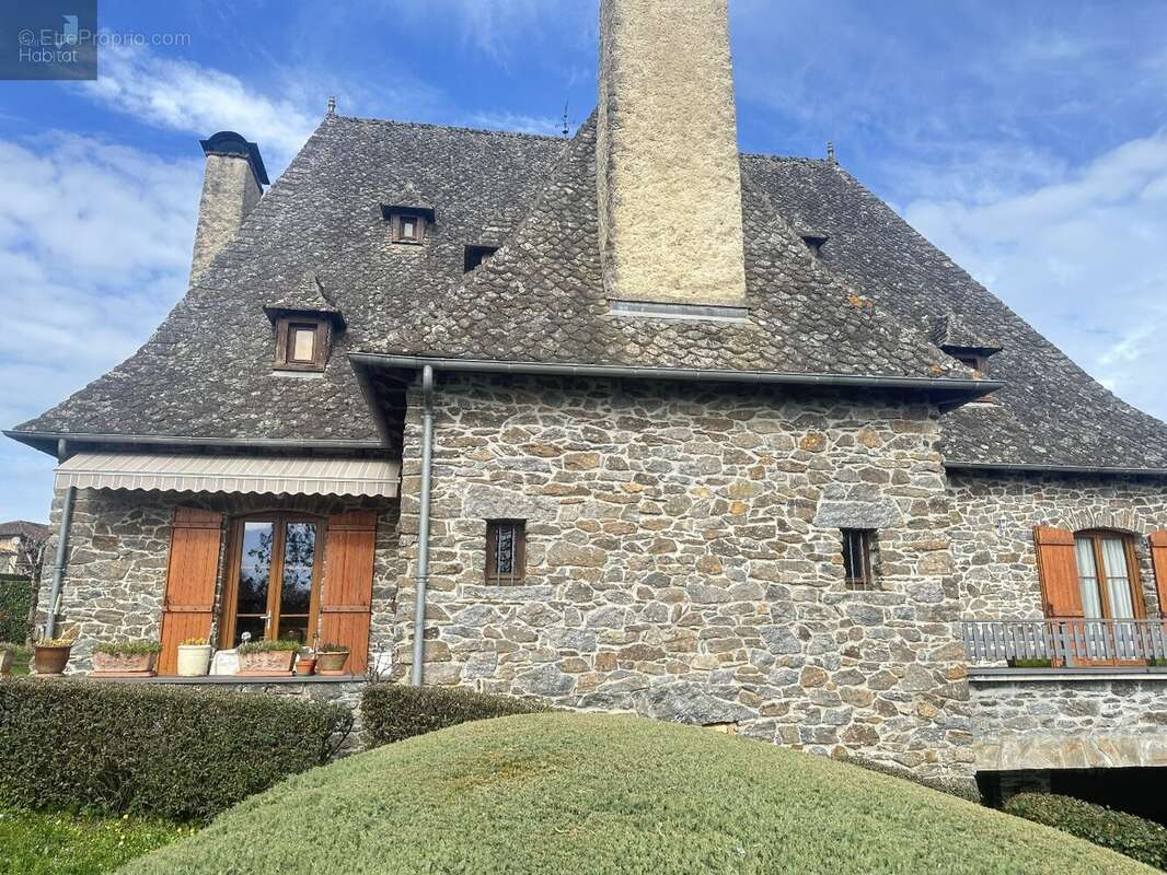 Maison à SAINT-ETIENNE-DE-MAURS