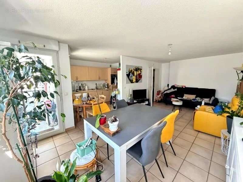 Appartement à CRUSEILLES