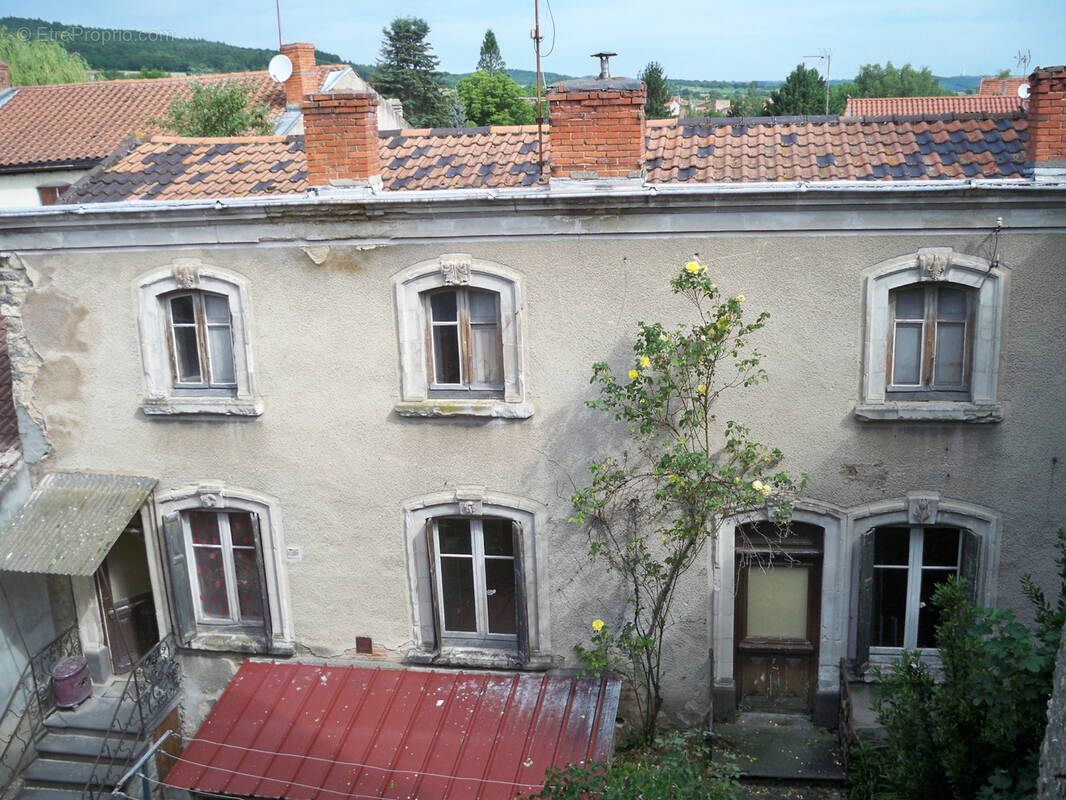 Appartement à COMBRONDE