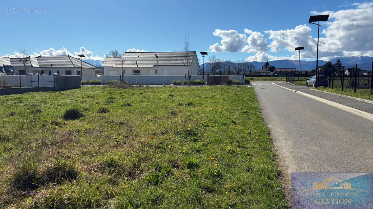 Terrain plat viabilise de 742m2 lot 3 - photo 3